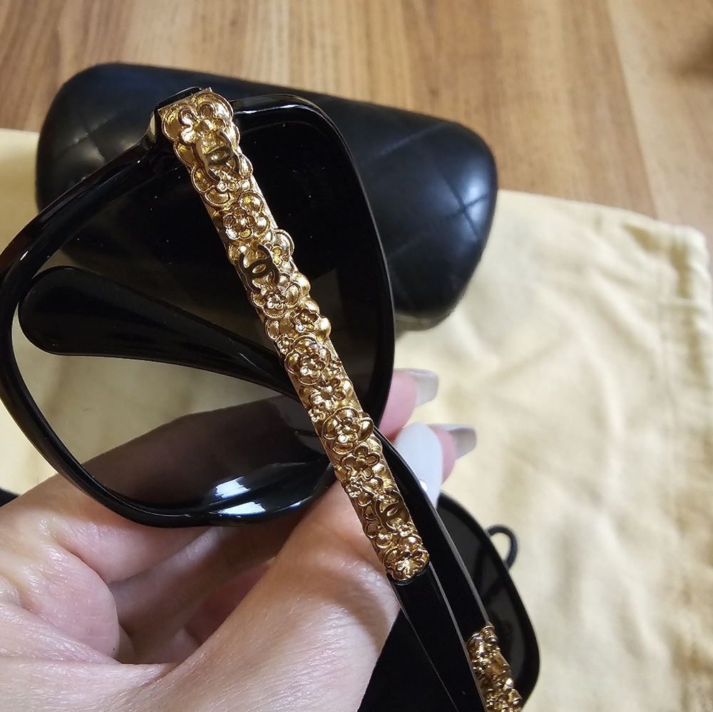 Chanel sunglasses band new